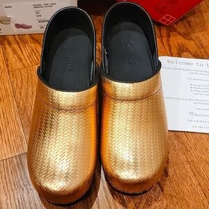 Sanita Cairo Professional Leather Clog, Gold European size 38/US 7.5